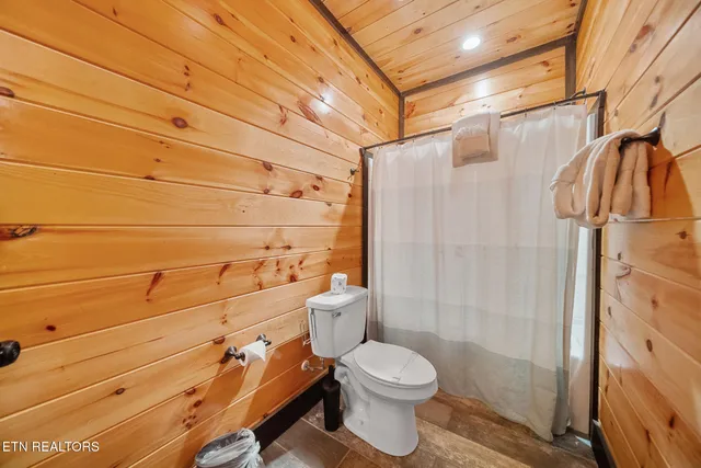 $2,999,999 | 4130 Sherwood Heights Way, Pigeon Forge, TN 37863