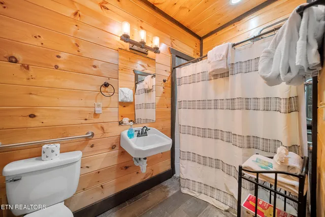 $2,999,999 | 4130 Sherwood Heights Way, Pigeon Forge, TN 37863