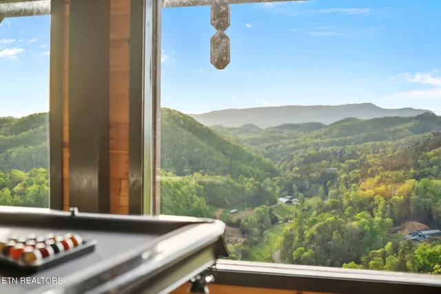 $2,999,999 | 4130 Sherwood Heights Way, Pigeon Forge, TN 37863