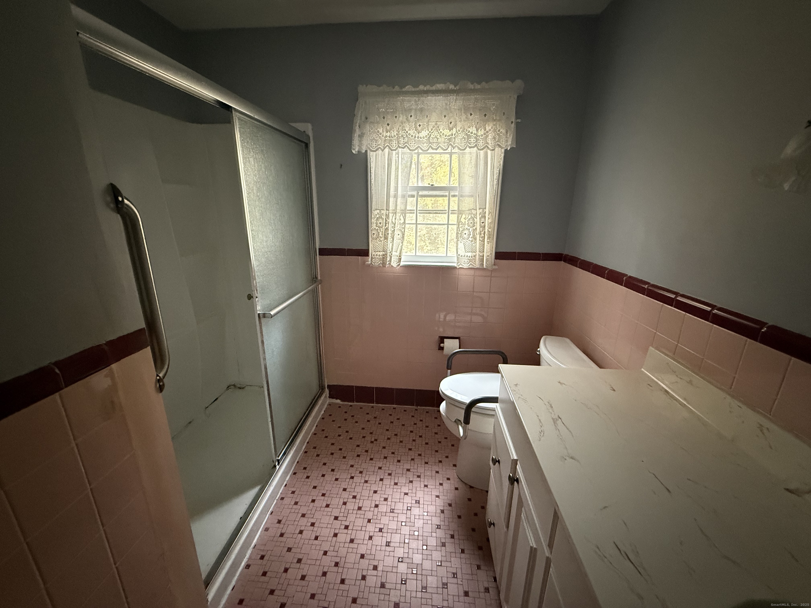 8 Nelson Place Fairfield, CT 06825 - Photo 15 of 32 a view of bathroom