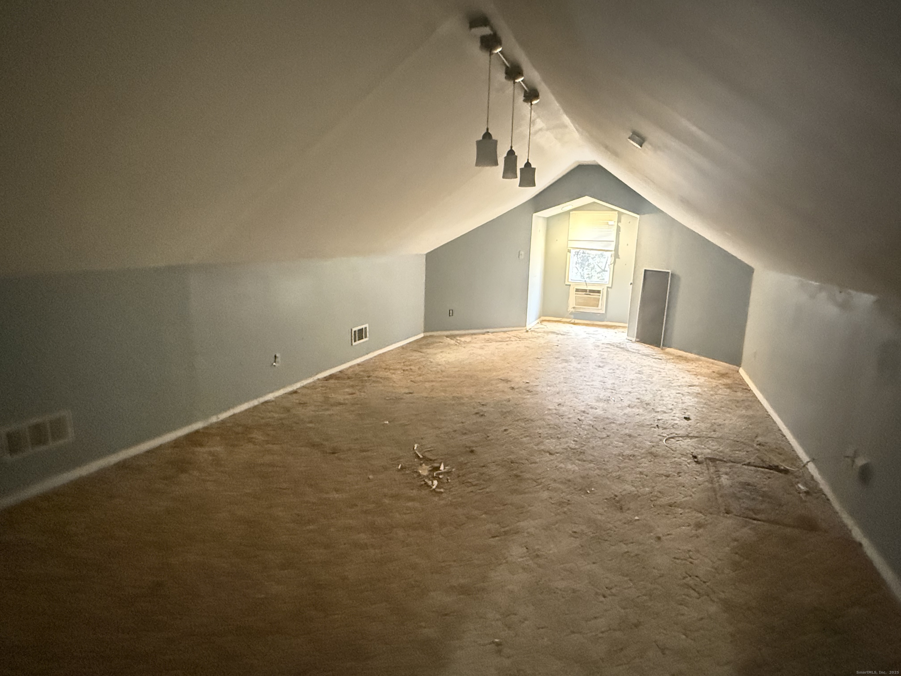 8 Nelson Place Fairfield, CT 06825 - Photo 21 of 32 a view of room and window