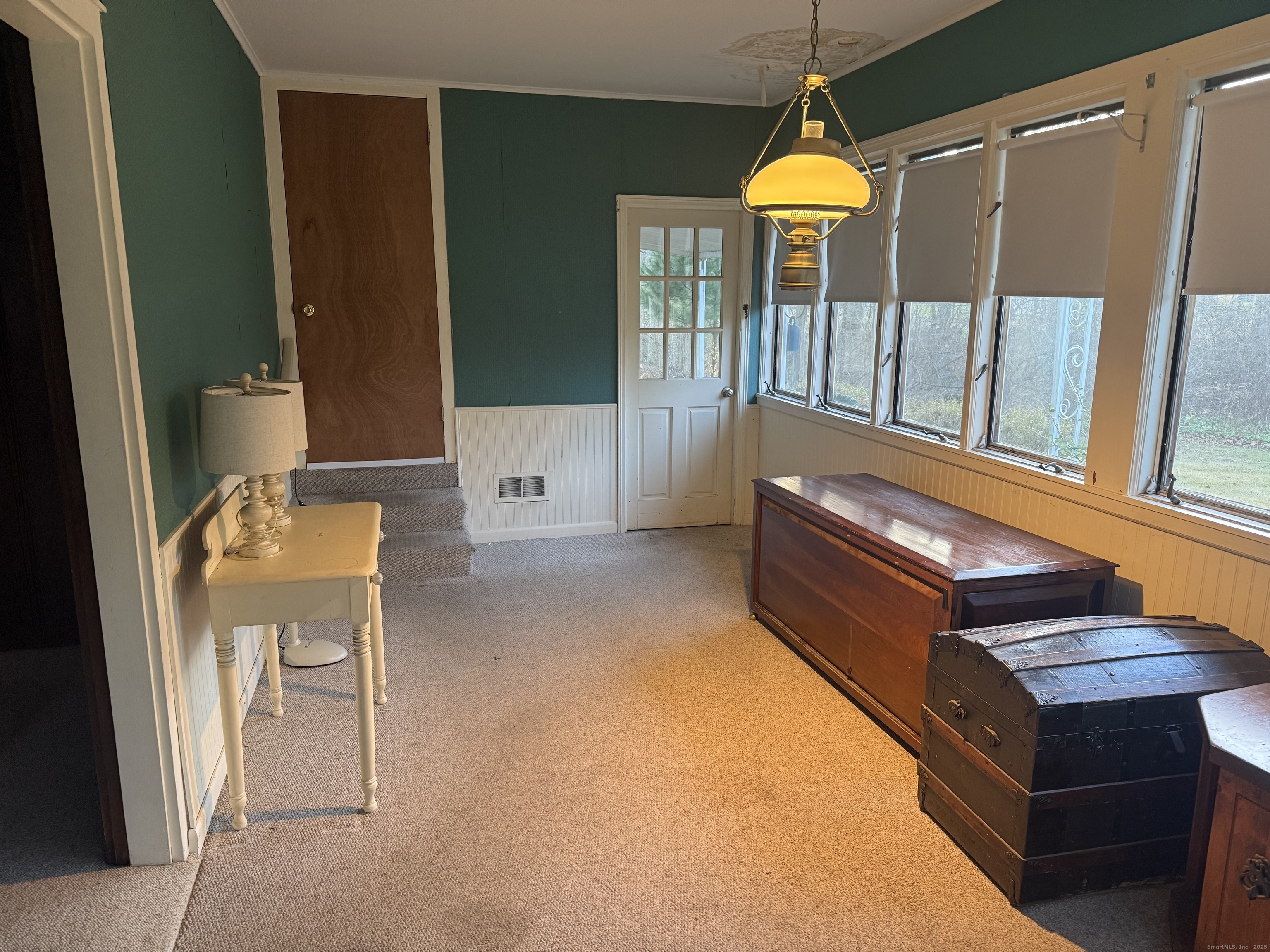 8 Nelson Place Fairfield, CT 06825 - Photo 29 of 32 a room with musical instruments