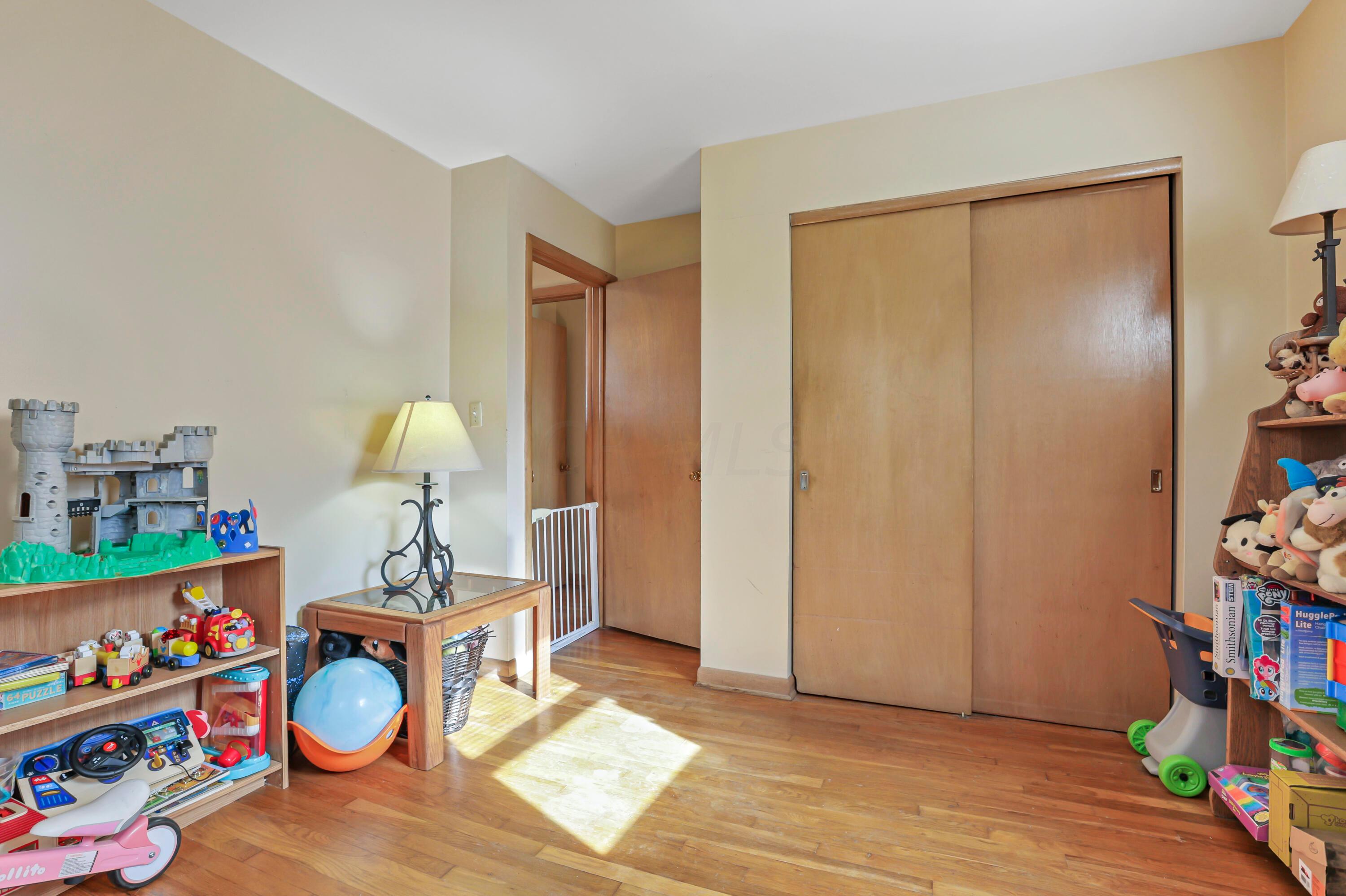 153 Edgevale Road Columbus, OH 43209 - Photo 23 of 39 CLOSET YO