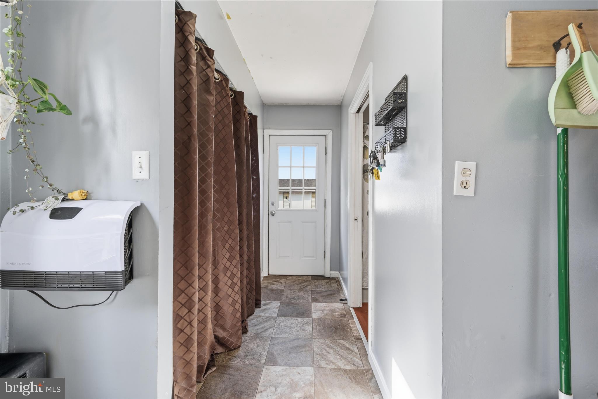 157 Millway Road Ephrata, PA 17522 - Photo 15 of 42 Laundry/Mudroom