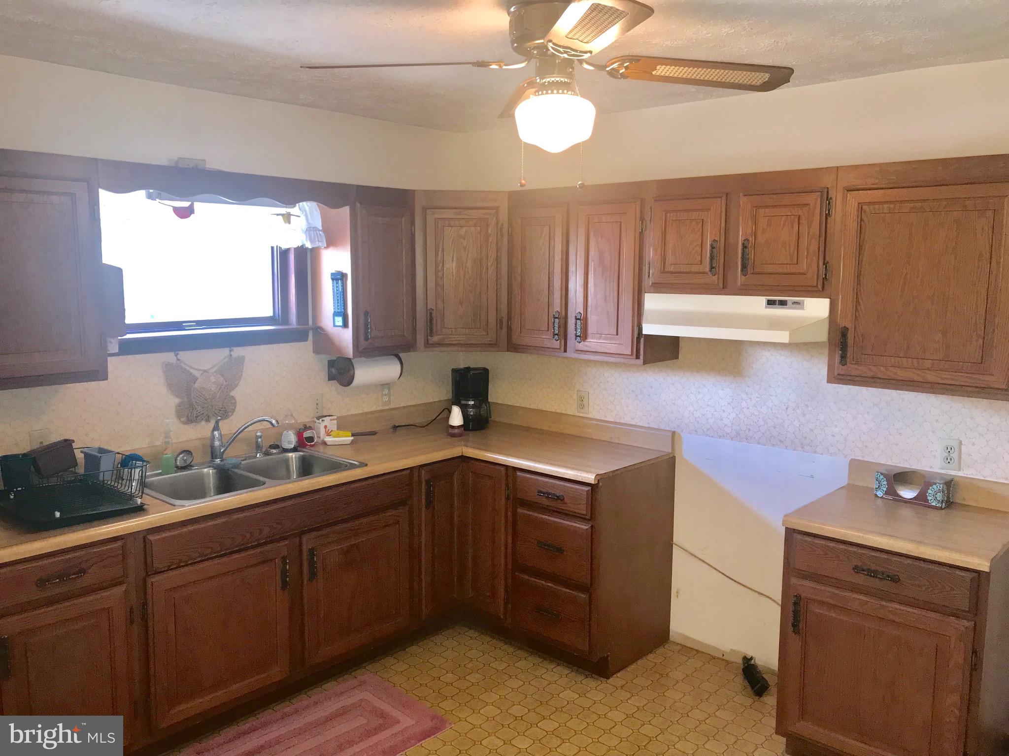 891 Murphy Road Berkeley Springs, WV 25411 - Photo 6 of 32 Gallery Image 6