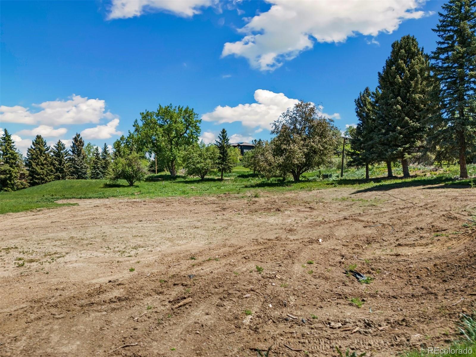 460 Paragon Drive Boulder, CO 80303 - Photo 3 of 16 a view of a backyard of the house