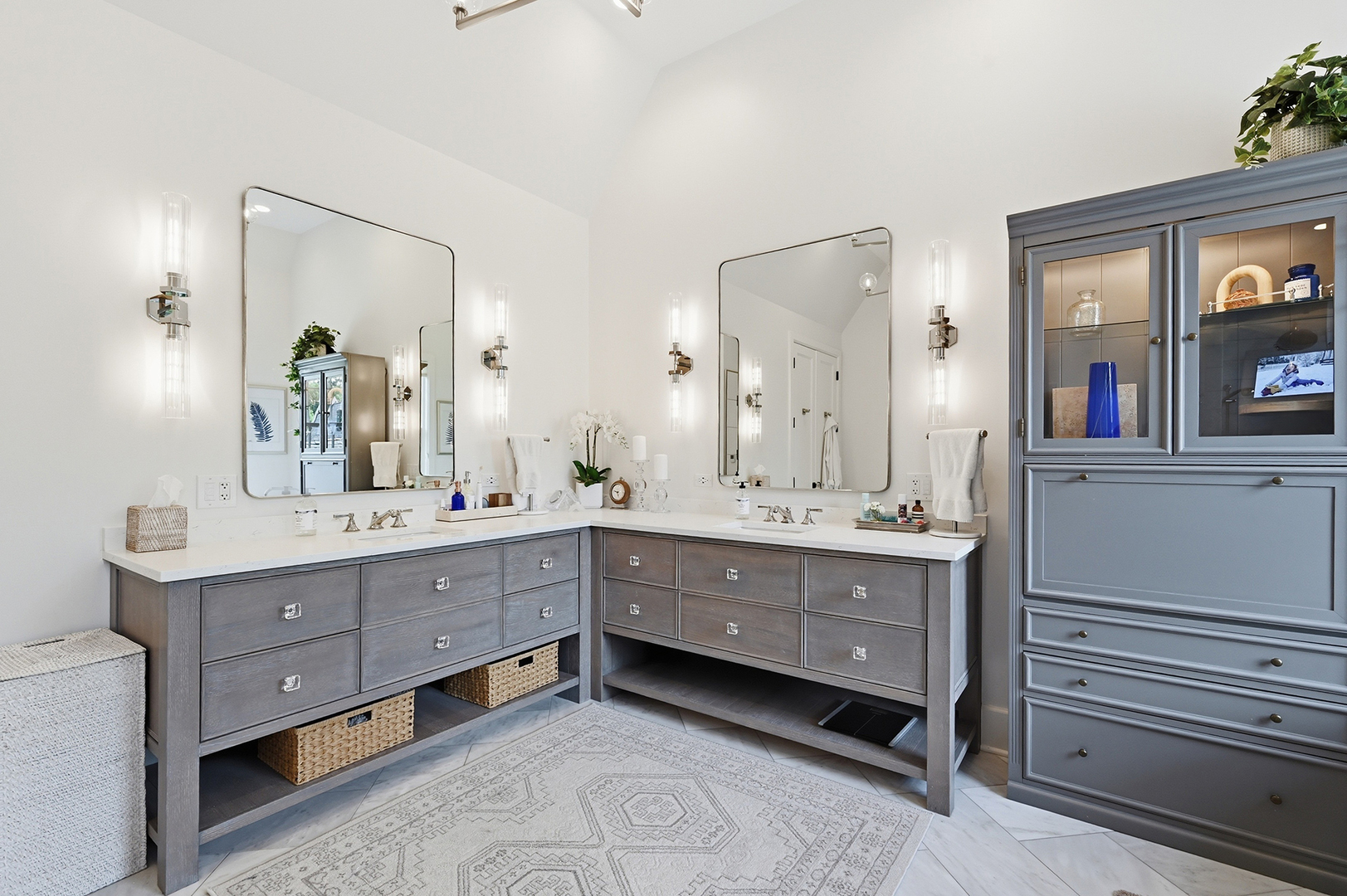 121 East 4th Street Hinsdale, IL 60521 - Photo 30 of 62 a bathroom with double vanity sink and a mirror