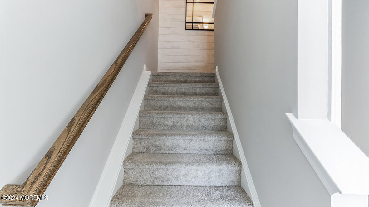 19 Victoria Gdns Square Neptune, NJ 07753 - Photo 7 of 20 a view of entryway