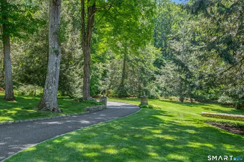 $1,750,000 | 15 Hull Place, Ridgefield, CT 06877