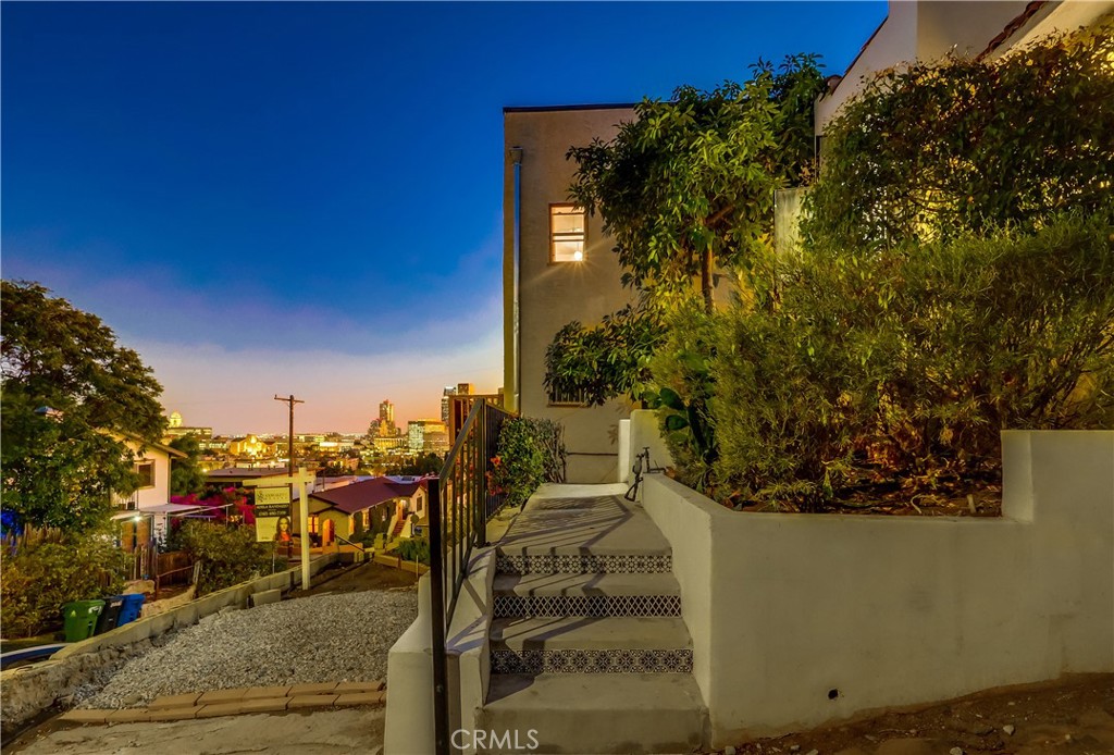 1007 Marview Avenue Los Angeles, CA 90012 - Photo 23 of 27 a view of a yard with plants
