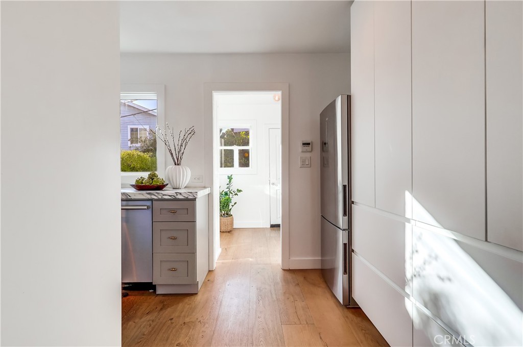 1007 Marview Avenue Los Angeles, CA 90012 - Photo 9 of 27 a room with furniture and a wooden floor