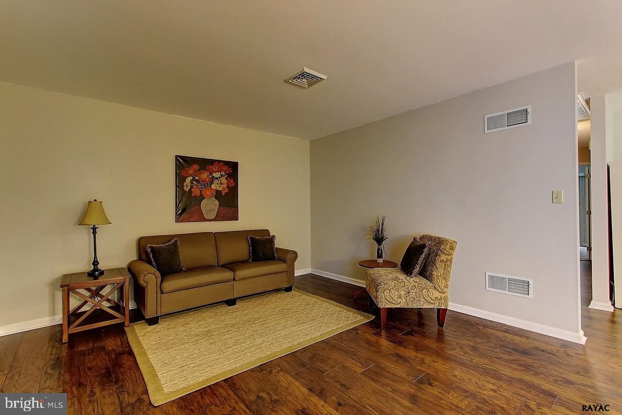 142 Country Ridge Drive Red Lion, PA 17356 - Photo 2 of 25 Gallery Image 2