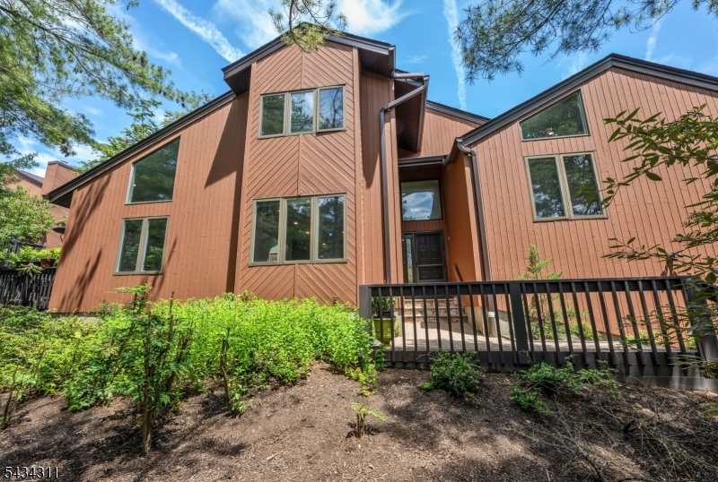 27 Moran Road West Orange, NJ 07052 - Photo 3 of 42