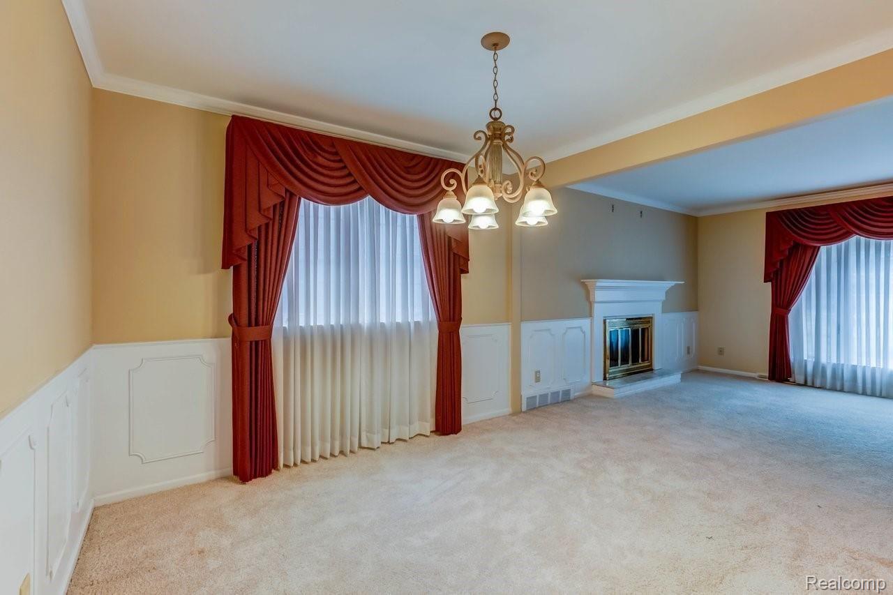 641 Reed Court Northville, MI 48167 - Photo 7 of 32 FORMAL DININGROOM