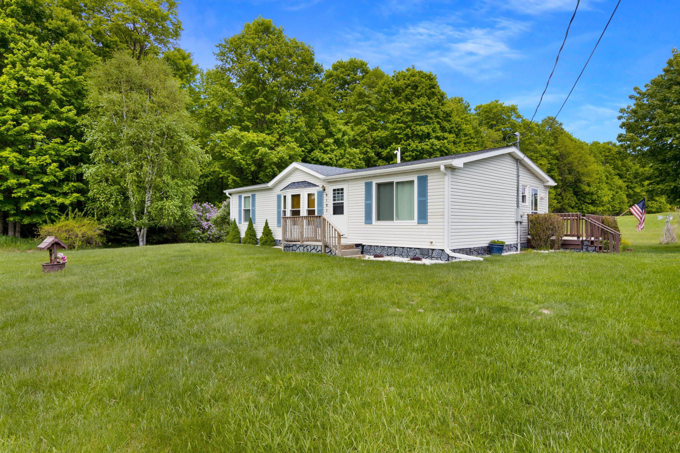 9101 South Nash Road Maple City, MI 49664 - Photo 1 of 29