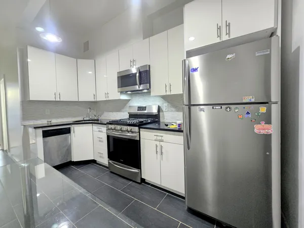 $4,700 | 218 Withers Street, Unit 1A | Williamsburg