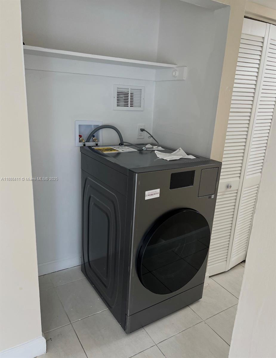 1725 West 60th Street, Unit 105 Hialeah, FL 33012 - Photo 8 of 19 a utility room with dryer and washer