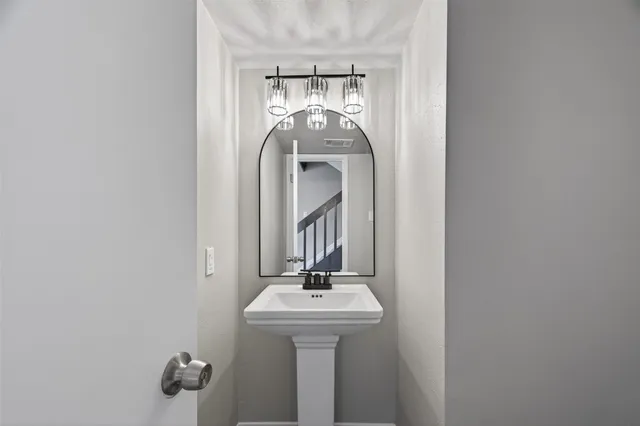 $2,600 | 11406 Caesar Drive, Houston, TX 77477