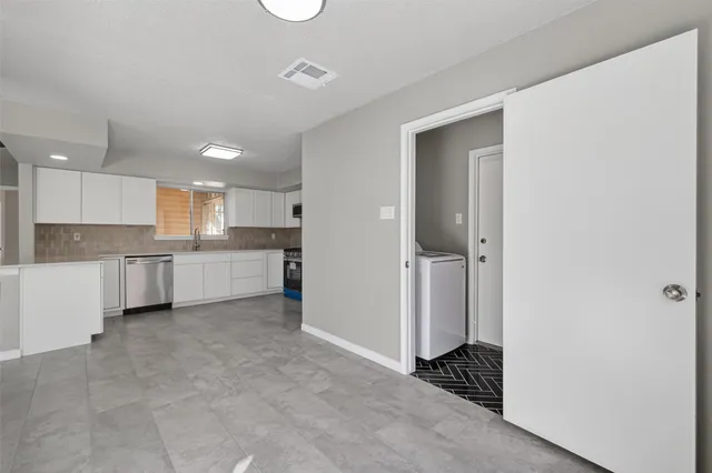 $2,600 | 11406 Caesar Drive, Houston, TX 77477