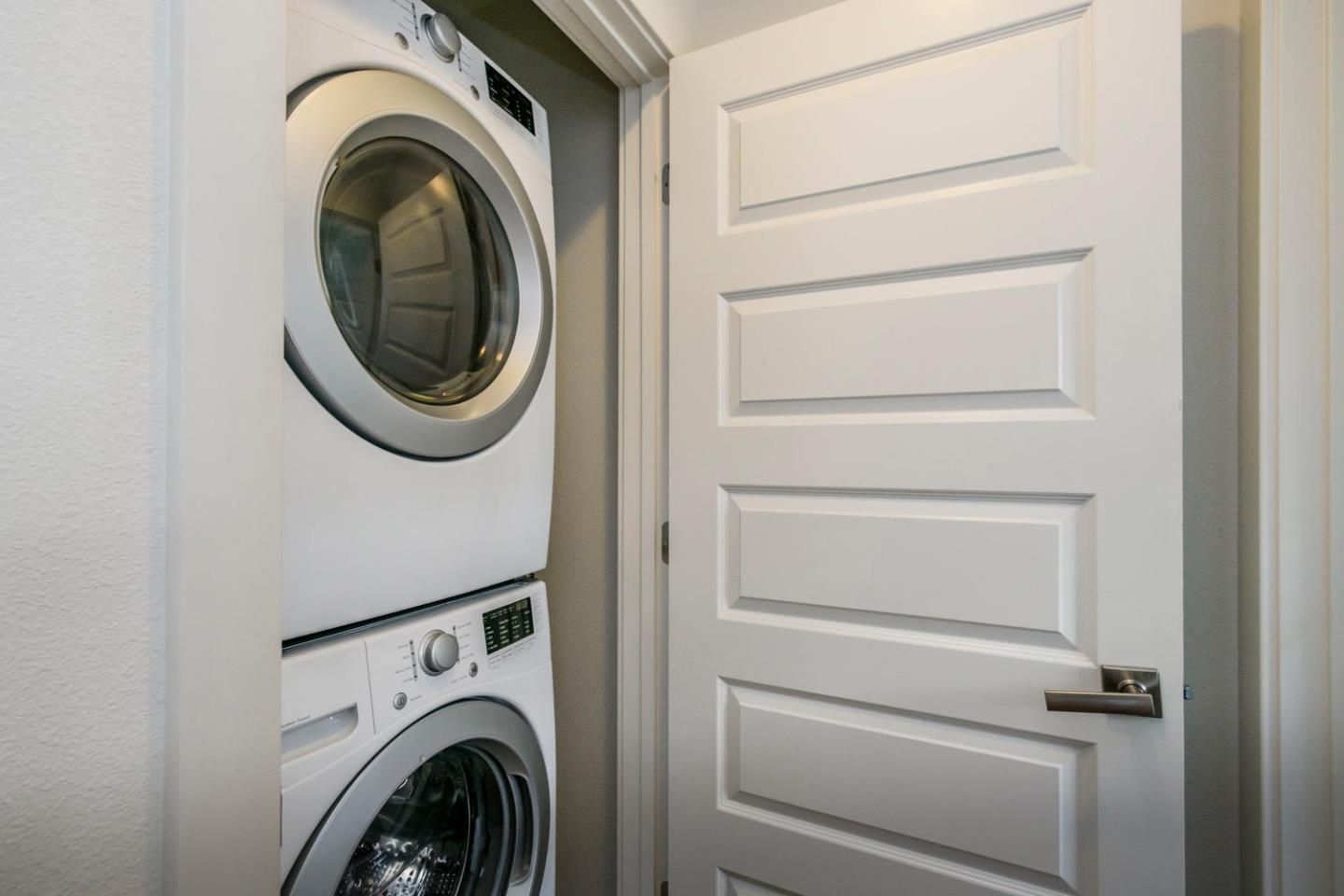2912 Shoemaker Dr. San Mateo, CA 94403 - Photo 18 of 27 a utility room with dryer and washer