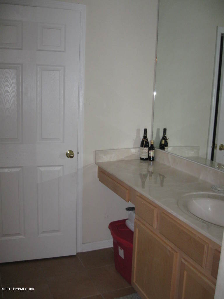 1630 Falkland Road East Jacksonville, FL 32221 - Photo 21 of 21 HALL BATHROOM