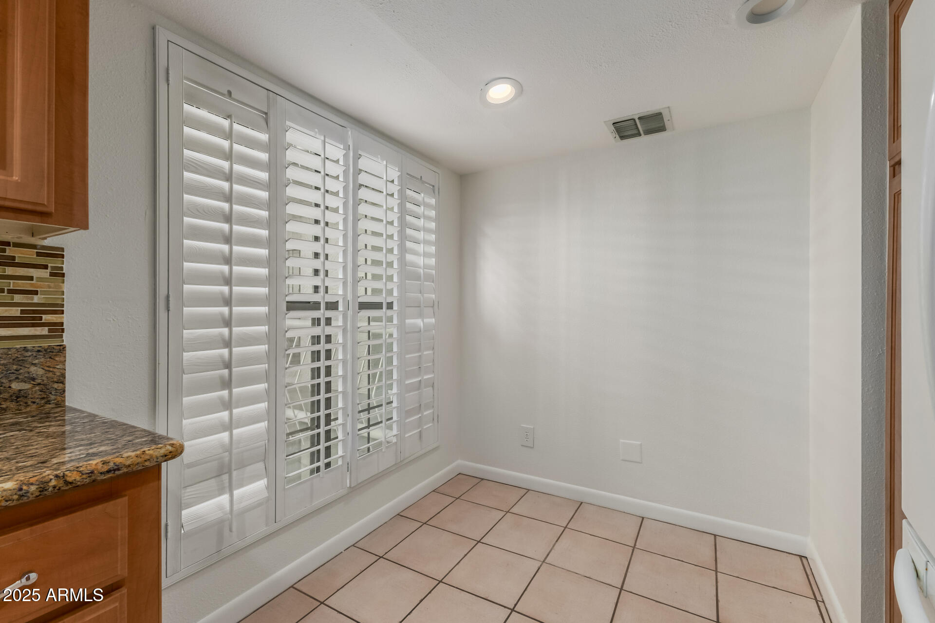 5136 North 31st Place, Unit 634 Phoenix, AZ 85016 - Photo 11 of 45 a view of an empty room with window