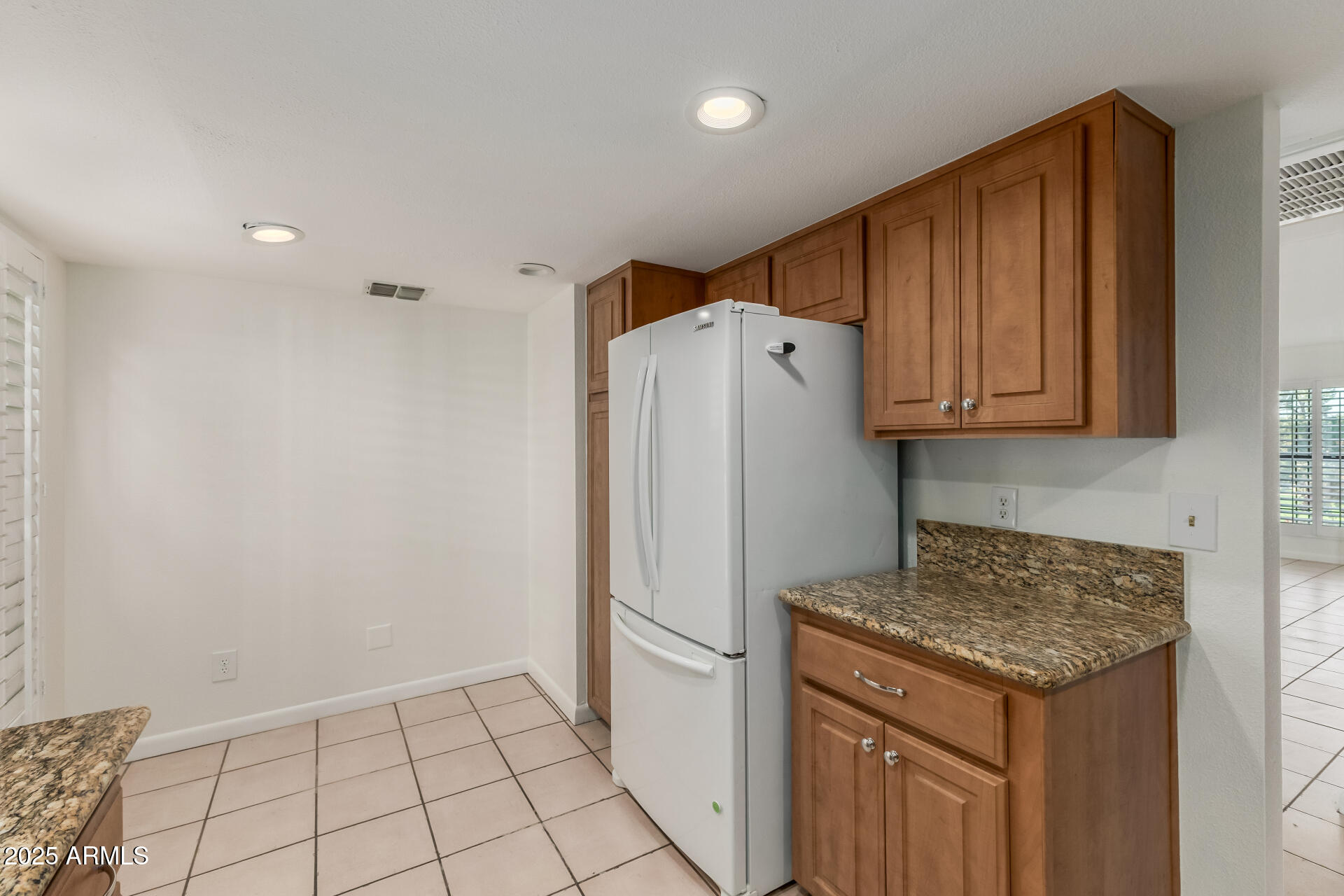 5136 North 31st Place, Unit 634 Phoenix, AZ 85016 - Photo 15 of 45 a kitchen with a refrigerator and a stove top oven