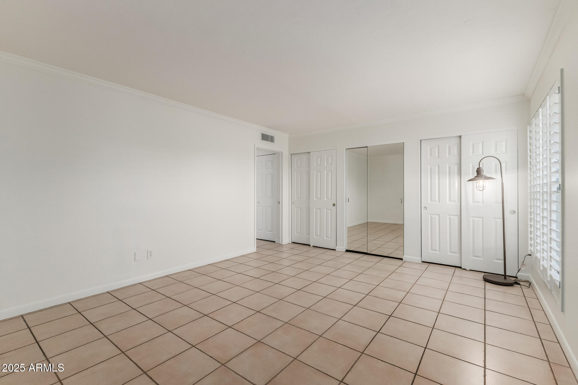 5136 North 31st Place, Unit 634 Phoenix, AZ 85016 - Photo 18 of 45 a view of an empty room and window