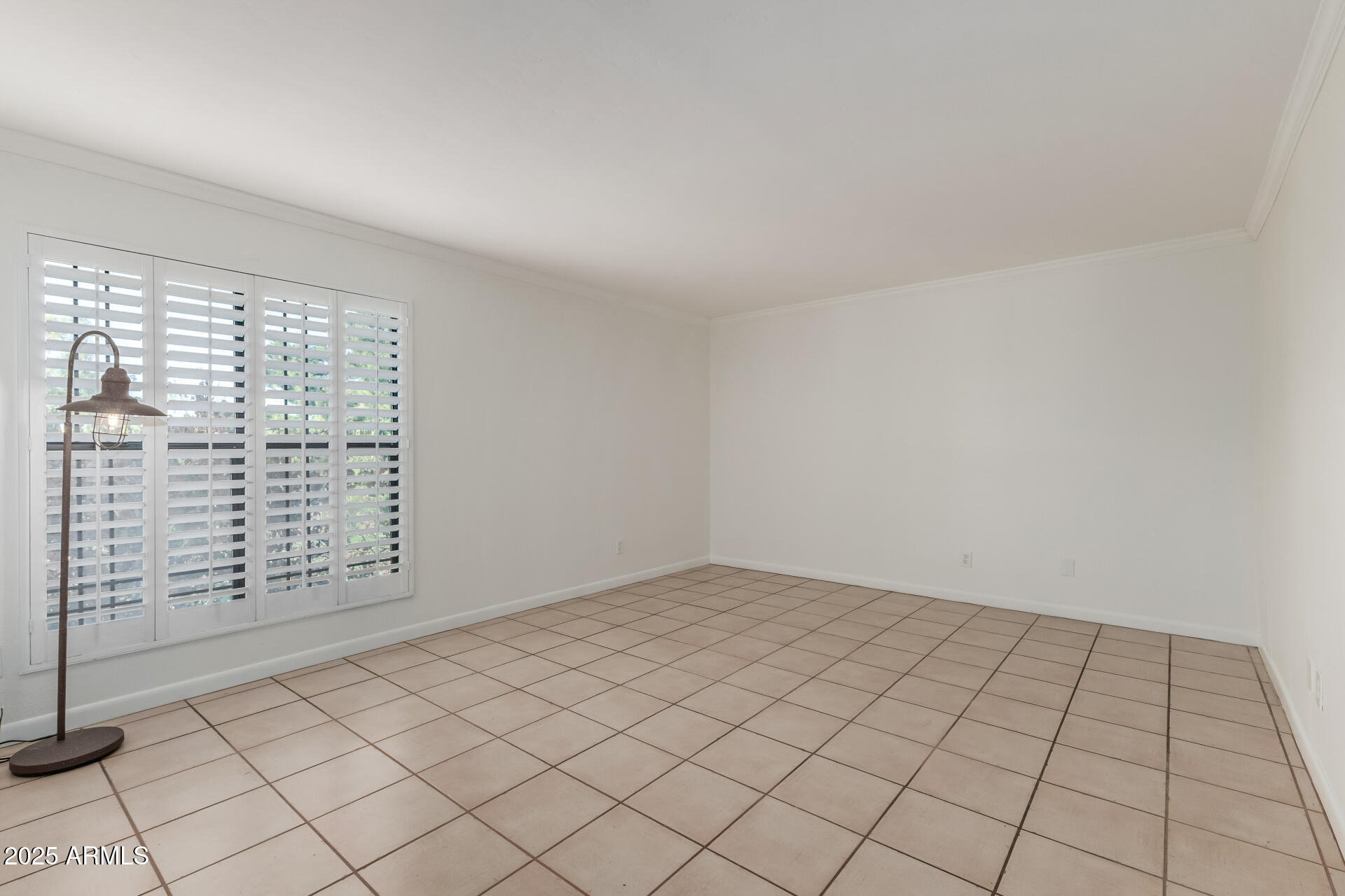 5136 North 31st Place, Unit 634 Phoenix, AZ 85016 - Photo 20 of 45 a view of an empty room and window