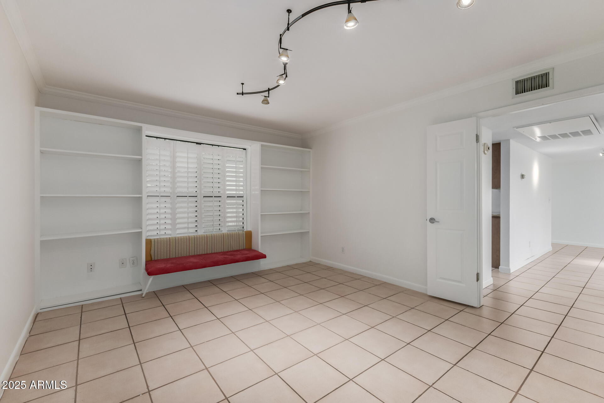 5136 North 31st Place, Unit 634 Phoenix, AZ 85016 - Photo 24 of 45 a room with natural light