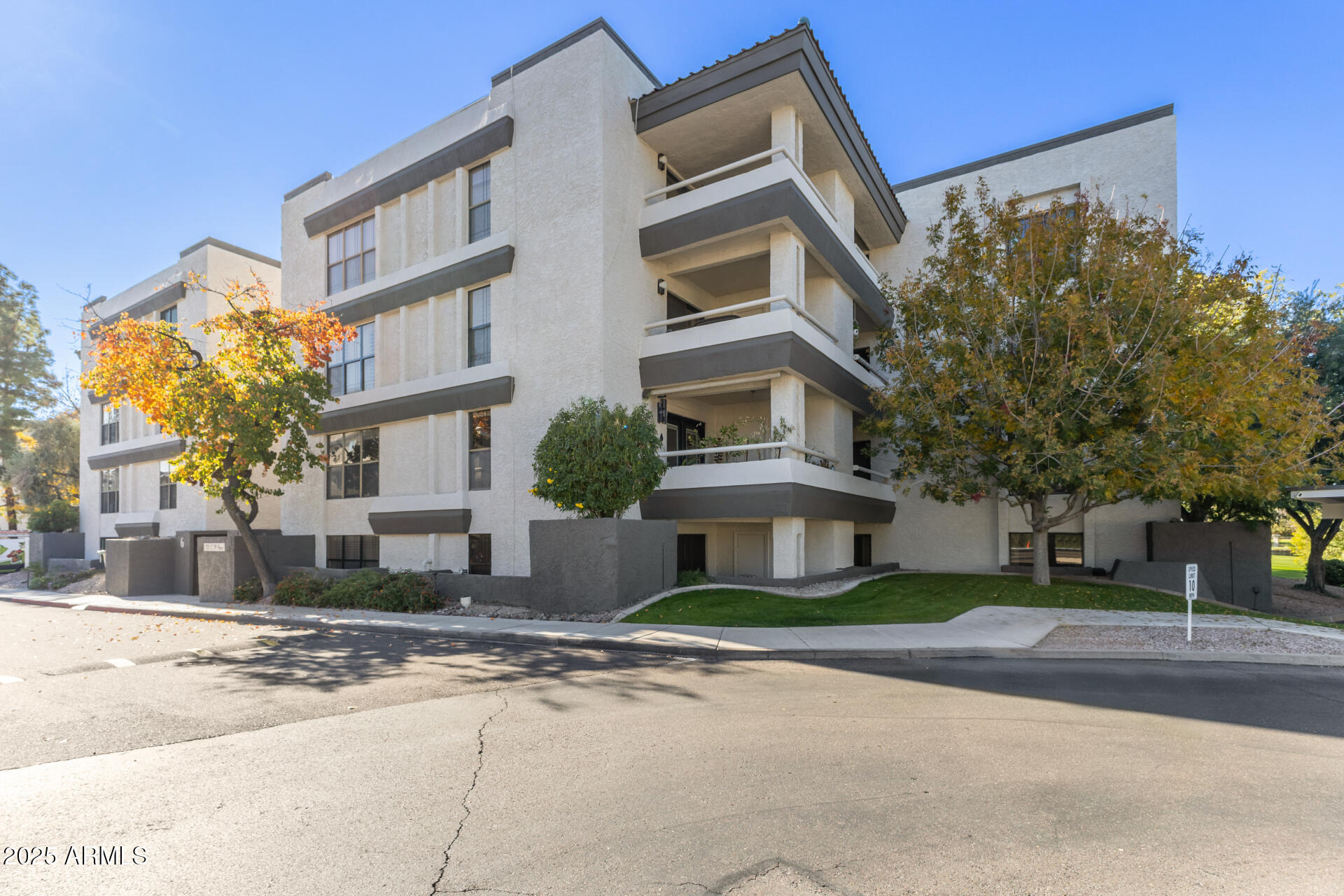5136 North 31st Place, Unit 634 Phoenix, AZ 85016 - Photo 33 of 45 a view of a building with a street