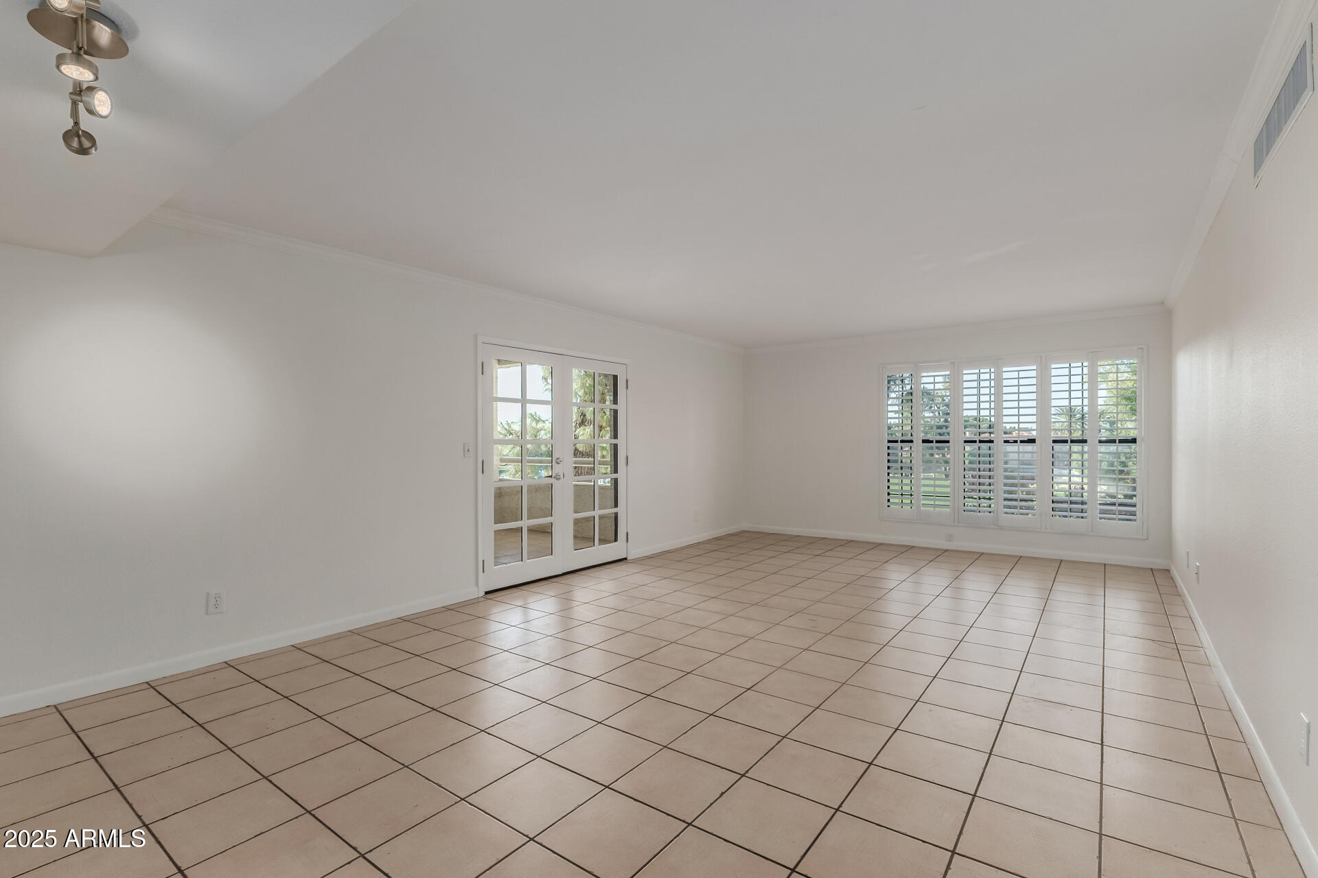 5136 North 31st Place, Unit 634 Phoenix, AZ 85016 - Photo 8 of 45 a view of an empty room and window