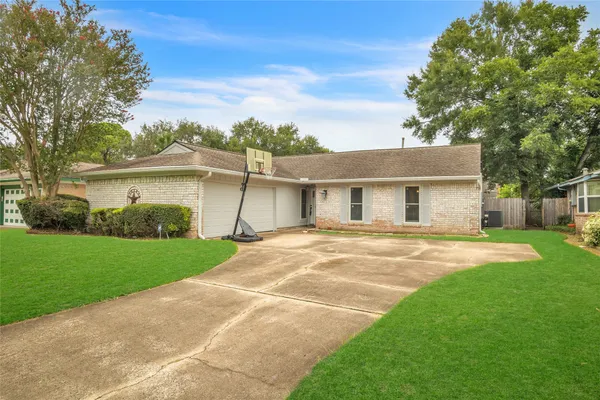 $2,100 | 16439 Havenhurst Drive, Houston, TX 77059