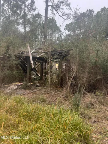 $15,000 | 121 Pinecone Street, Pass Christian, MS 39571