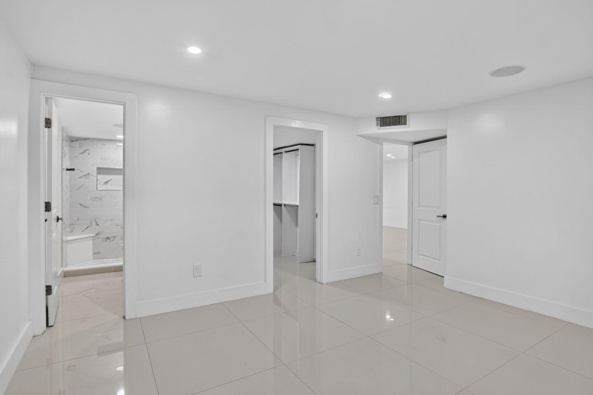 10110 Boca Entrada Boulevard, Unit 305 Boca Raton, FL 33428 - Photo 16 of 33 26-web-or-mls-DSC_2364