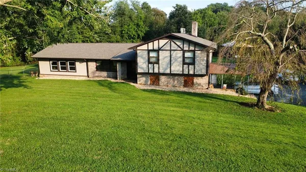 $462,500 | 153 Fresh Water Lane, Mount Airy, NC 27030