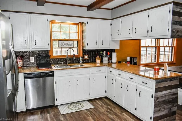 $462,500 | 153 Fresh Water Lane, Mount Airy, NC 27030