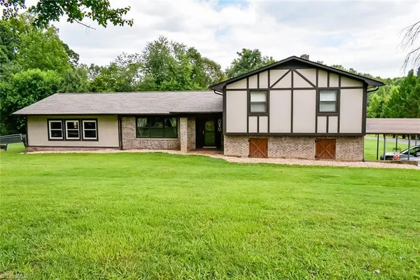 $462,500 | 153 Fresh Water Lane, Mount Airy, NC 27030