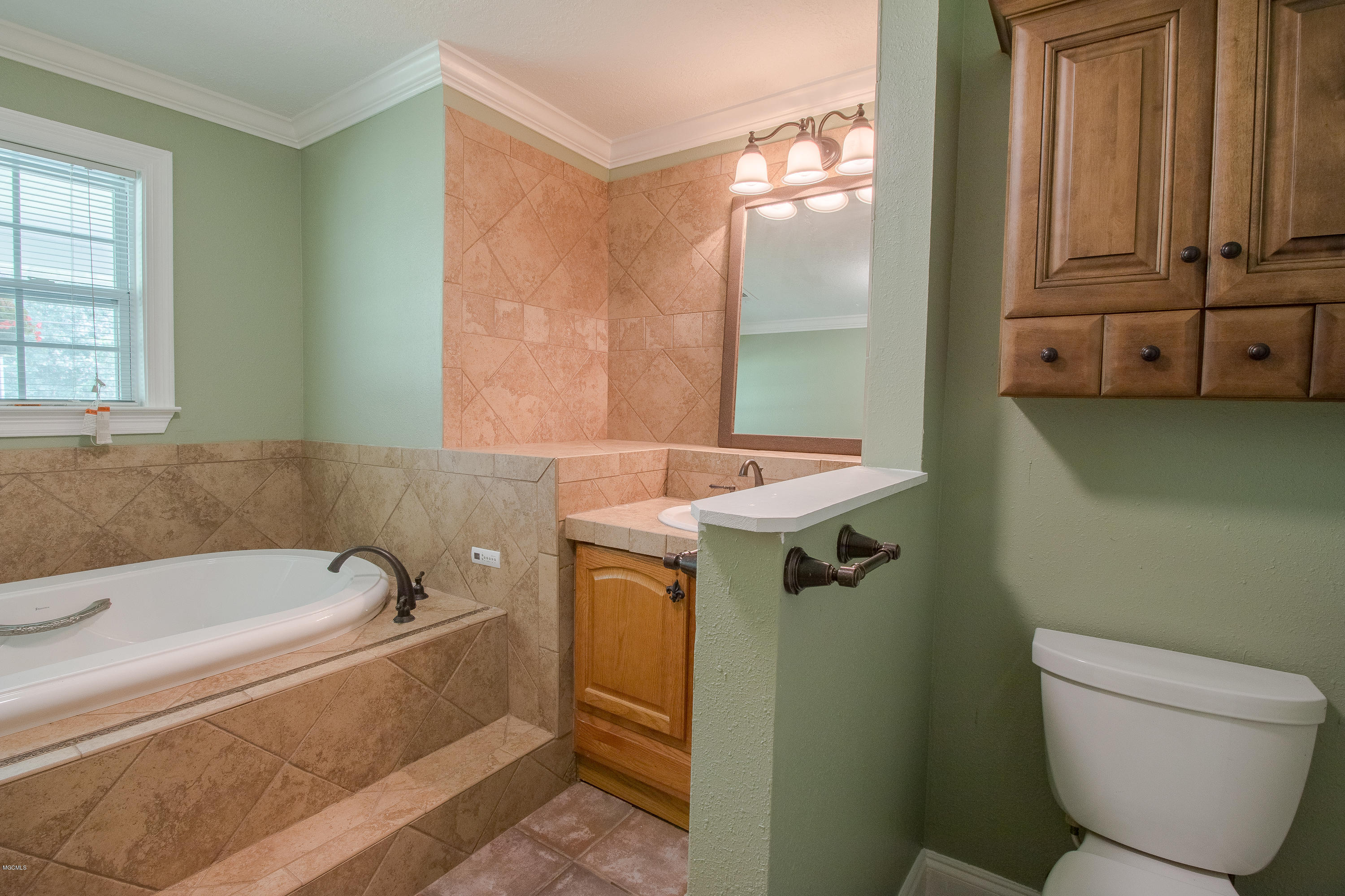 13482 John Clark Road Gulfport, MS 39503 - Photo 14 of 32 Bathroom