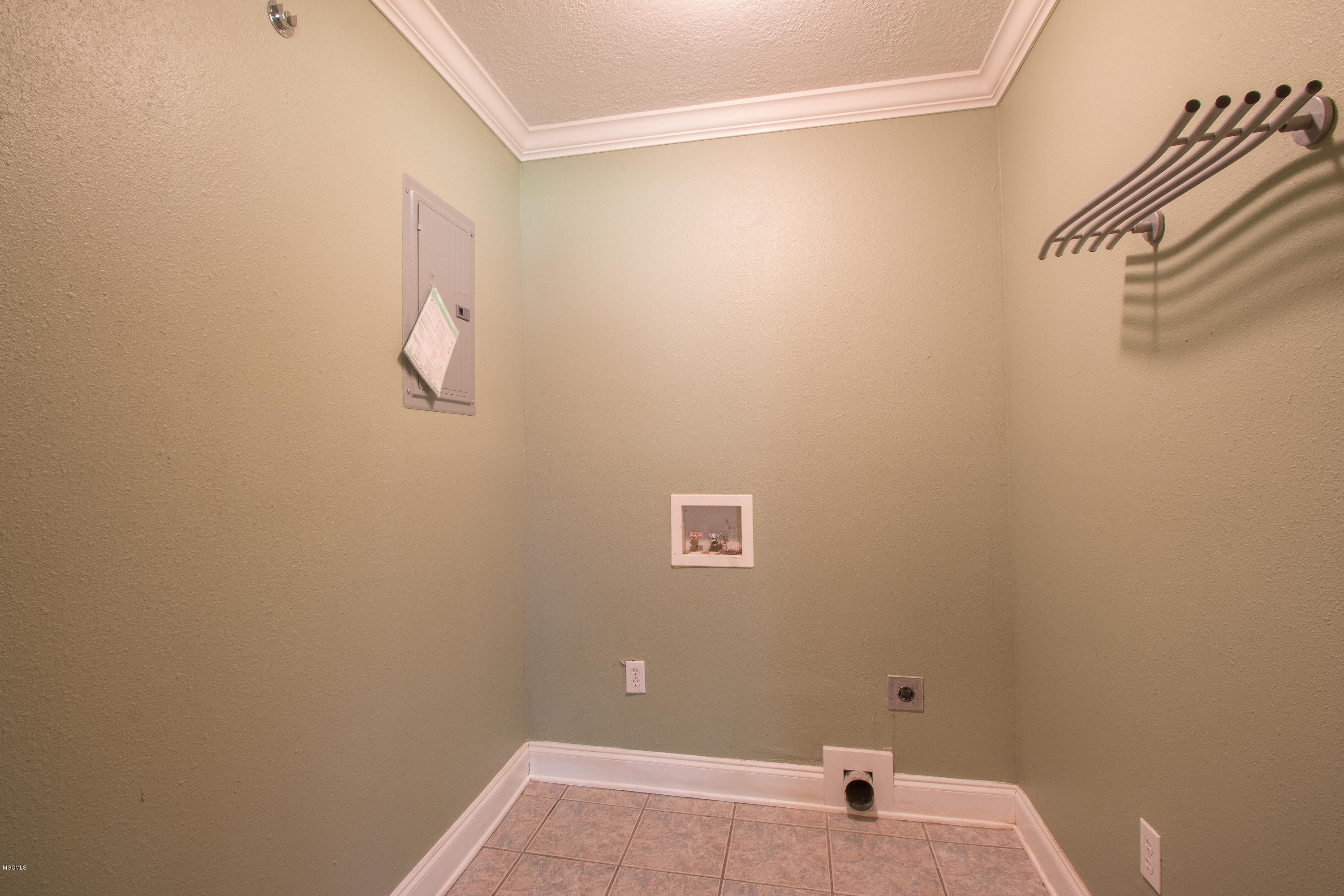 13482 John Clark Road Gulfport, MS 39503 - Photo 19 of 32 Laundry Room