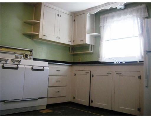 336 River Road Lincoln, RI 02865 - Photo 4 of 12 Kitchen.