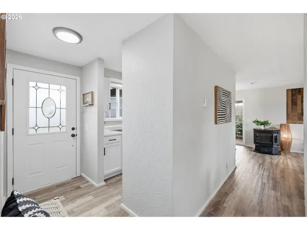 $359,900 | 1745 East Grover Avenue, Cottage Grove, OR 97424