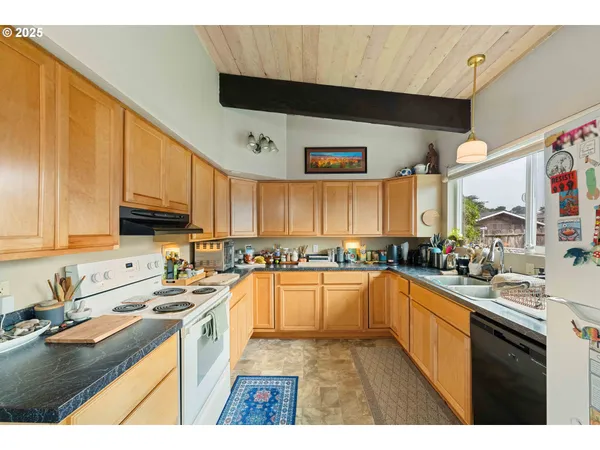 $818,600 | 875 Ocean Drive Southwest, Bandon, OR 97411