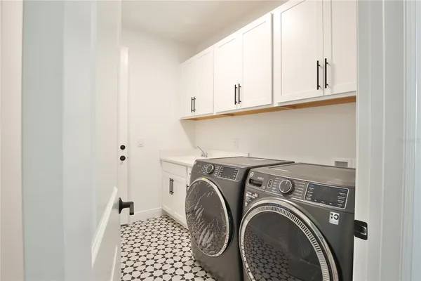 a view of a large window with an outdoor space