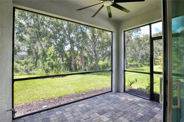 a view of back yard of the house