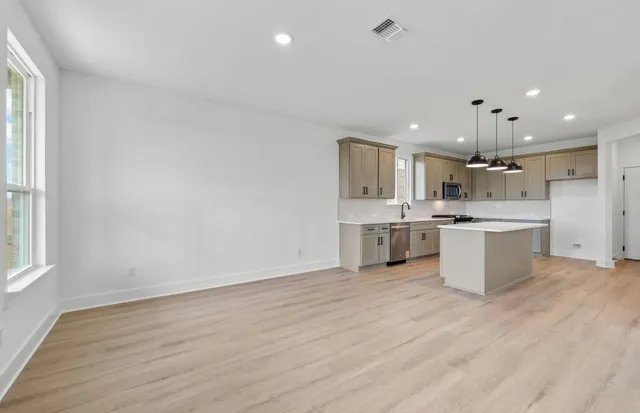 $343,990 | 532 Tailwind Drive, Kyle, TX 78640