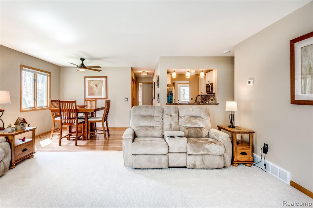 7276 Lakeshore Road Lakeport, MI 48059 - Photo 15 of 38