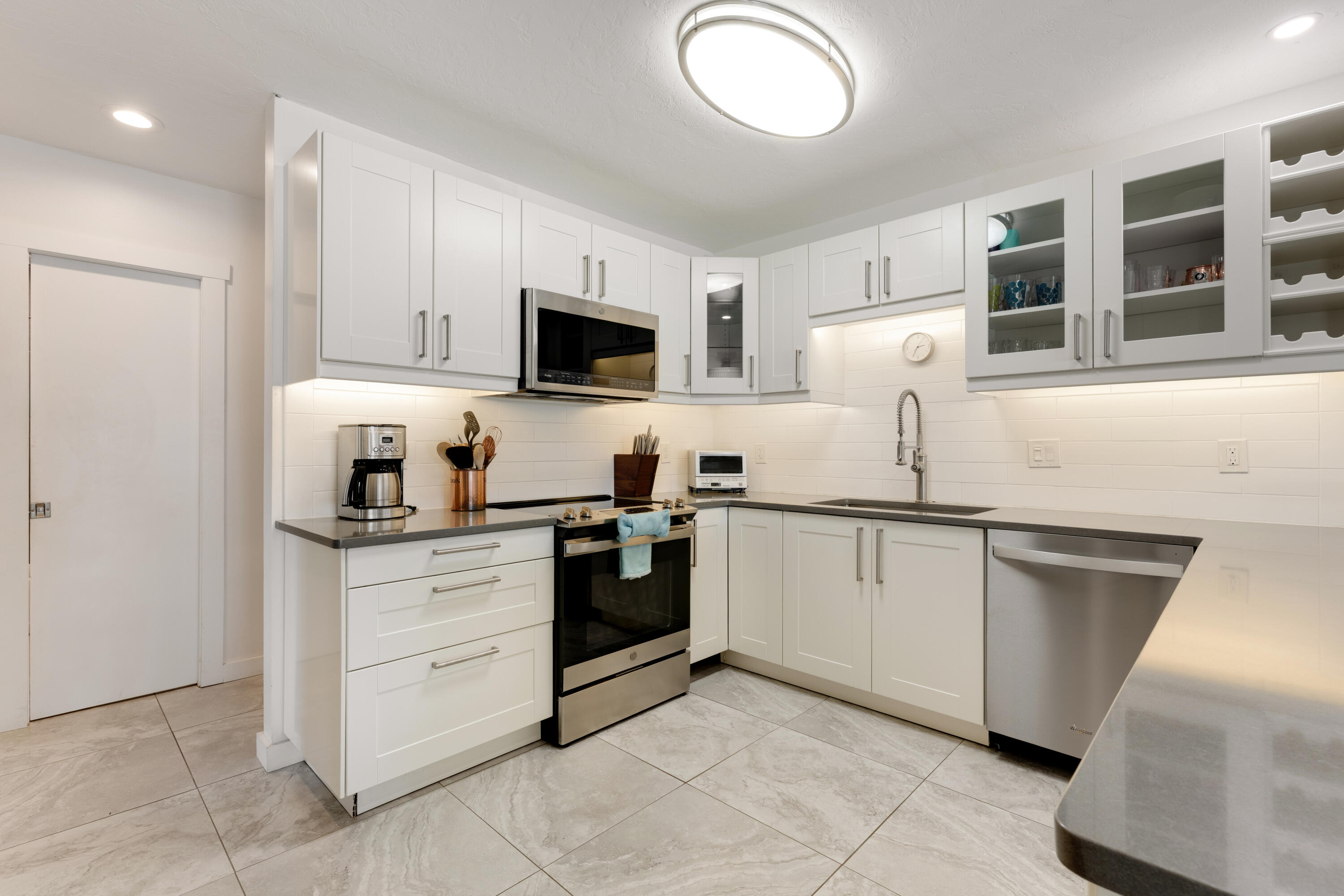 440 9th Street Key Colony Beach, FL 33051 - Photo 12 of 50 Quartz - Stainless Kitchen