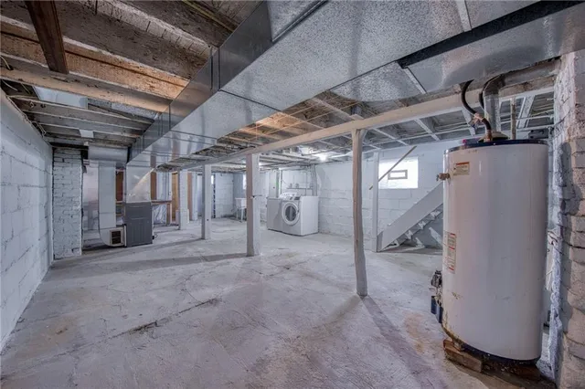 a car parked in front of white house