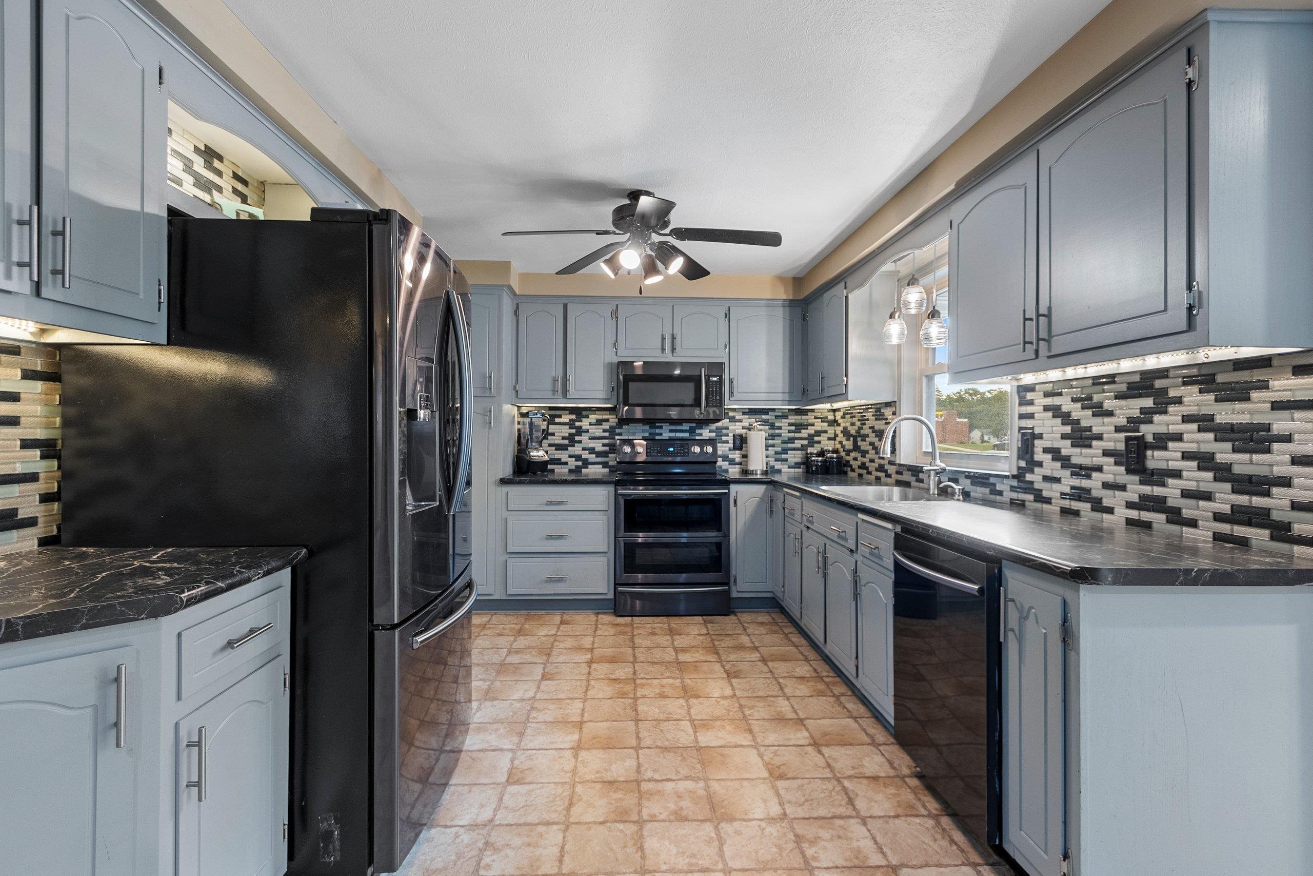 2439 West Point Road Green Bay, WI 54304 - Photo 19 of 79